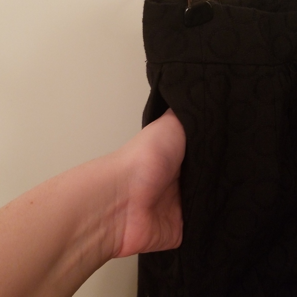 H&M black skirt WITH POCKETS! - Picture 3 of 5